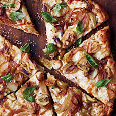 Fennel-and-Sweet-Onion Pizza with Green Olives