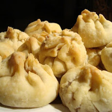 Chinese Barbecued Pork Bun (Cha Siu Bow)