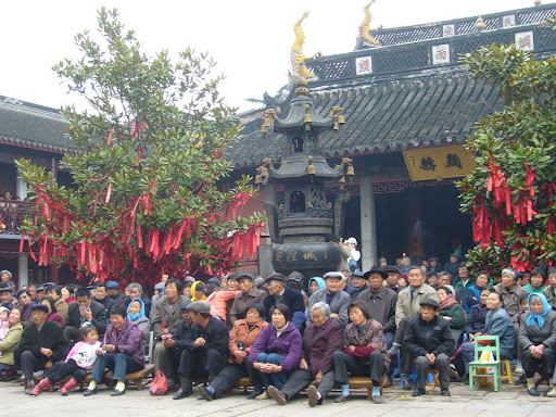 Zhujiajiao People Square. Opera presentation by the Shanghai People Opera troupe.