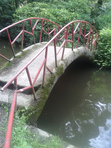 Small Red Bridge of the Parc Marie José
