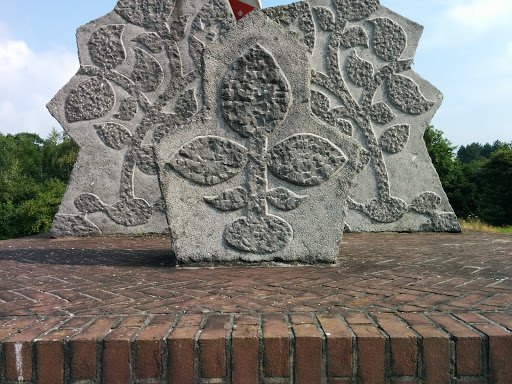 Bintje Monument  in Sumar.  (B