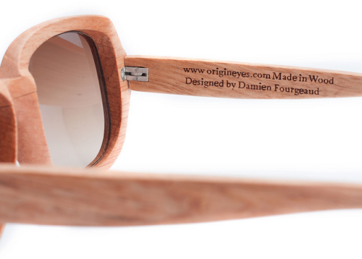 Las gafas de madera Origineyes se destacan por sus productos ecológicos y sus diseños con una impronta moderna y chic.