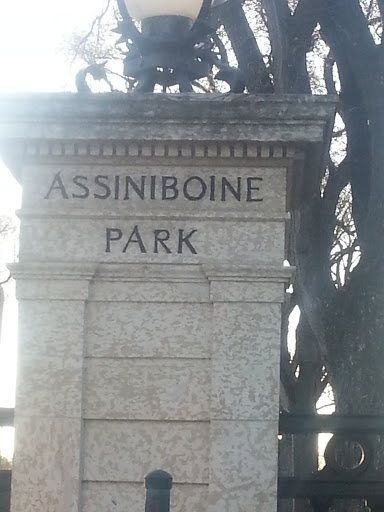 Assiniborne Park Entrance
