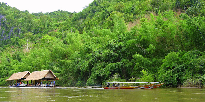 Moving gazebos dragged by boats