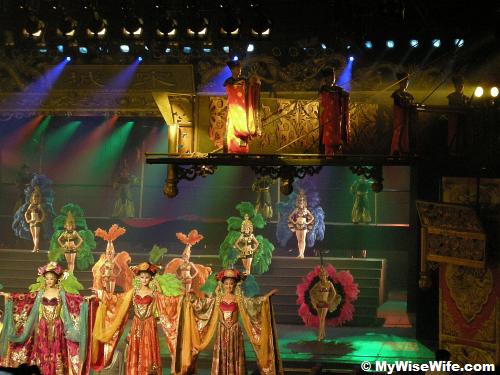 Las Vegas dancers meet Oriental dancers? Las Vegas dancers meet Oriental dancers?