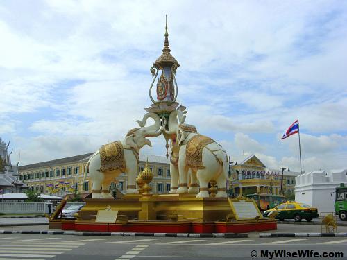 Three elephants statue near Grand Palace Three elephants statue near Grand Palace