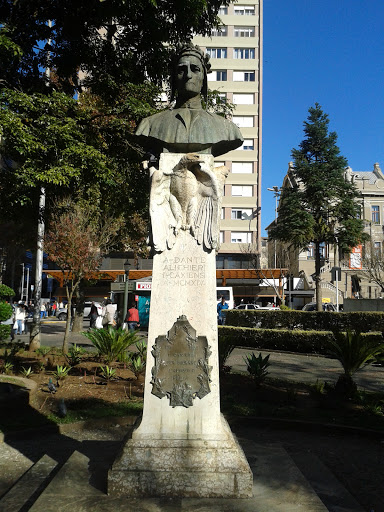 Estátua Dante Alighuieri