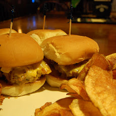 Sirloin Sliders With Crispy Bacon and Creamy Horseradish Mayo