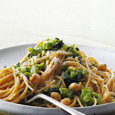 Whole-Wheat Spaghetti with Broccoli, Chickpeas, and Garlic