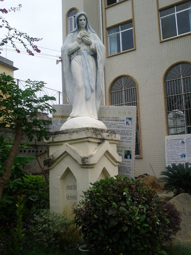 圣母雕塑
