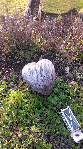 Wooden Heart Tomb Stone