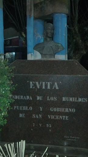 Evita Busto Homenaje
