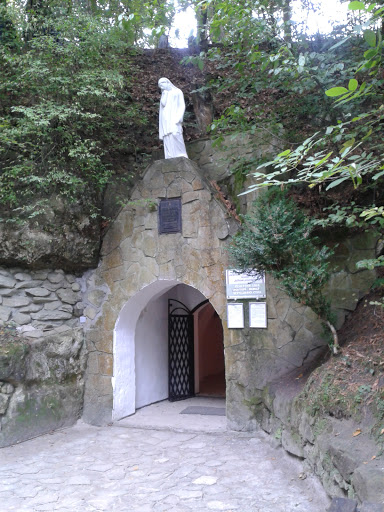 Печерний Храм Матері Божої Нерушимої Стіни