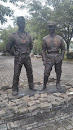 中美士兵铜像