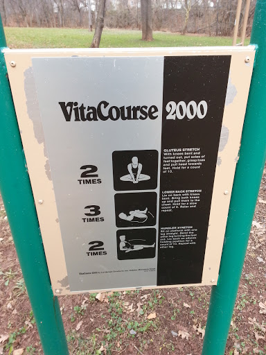 VitaCourse Health Hike Fitness Station - Gluteus, Lower Back, and Hurdler Stretches 