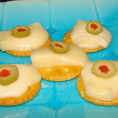 Cheesy Ritz Cracker Melts