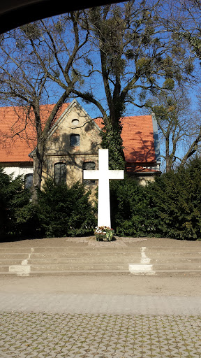 Groß Rosenburg, Kirche Mit Kreuz