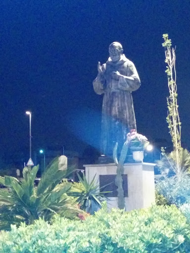 Statua S. Pio da Pietralcina