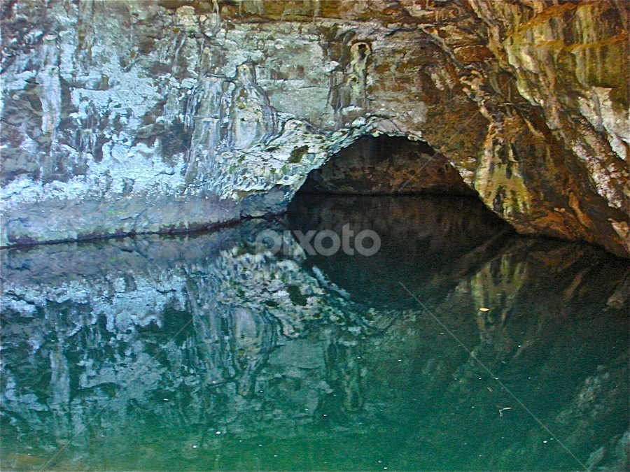 The Blue Room Cave Kauai Hawaii Caves Formations