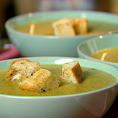 VELVEETA Cheesy Broccoli Soup
