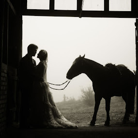 by Anderson Miranda - Wedding Bride & Groom