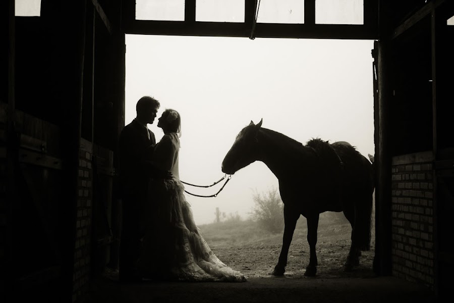 by Anderson Miranda - Wedding Bride & Groom