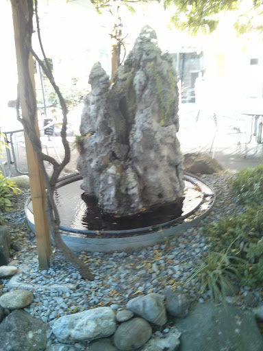 Portal - Brunnen