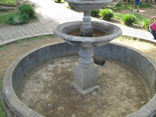 Fuente Del Parque De Aserrí