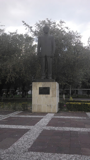 Estatua De Adolfo López Mateos