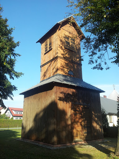 Drewniana Dzwonnica z 1890 Roku