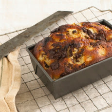 Yogurt cake with pear and dark chocolate