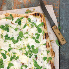 Grilled Pizza with Fontina and Arugula