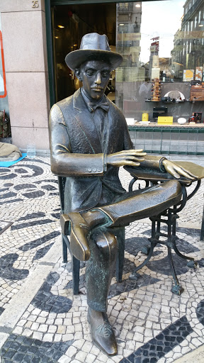 Fernando Pessoa's Statue