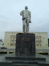 Памятник Ленину на площади Администрации