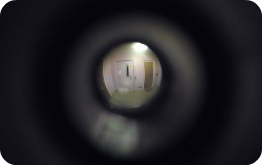 avoid hotel room peephole toms