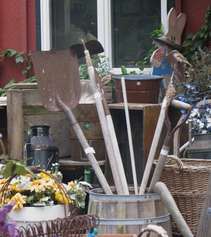 [09 22 Barrel of Rakes[3].jpg]