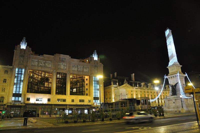 Площадь Ресторадорес ночью