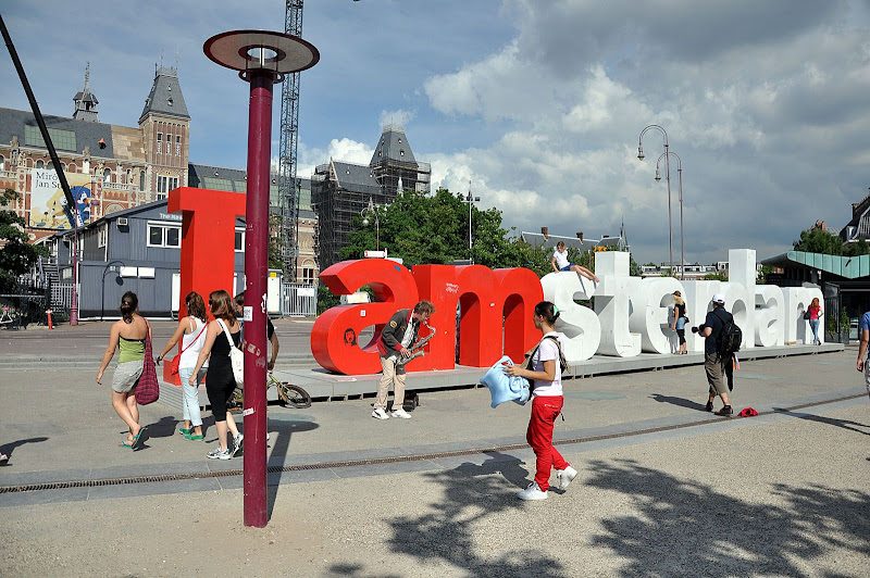 Музейная площадь в Амстердаме со знаком I amsterdam