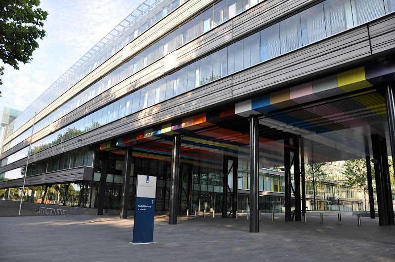 Здание министерства финансов в Гааге