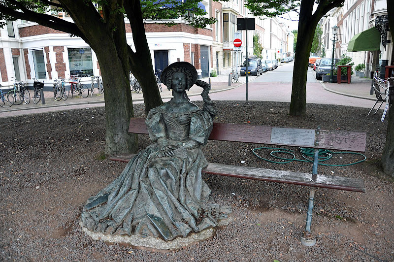 Скульптура в одном из парков в Гааге