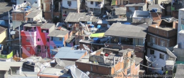 [Repeindre les favela, Santa Marta, Brésil-8[2].jpg]