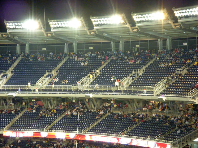 The crowds hide under the overhang The crowds hide under the overhang