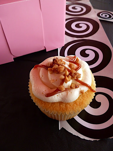 Self-decorated cupcake