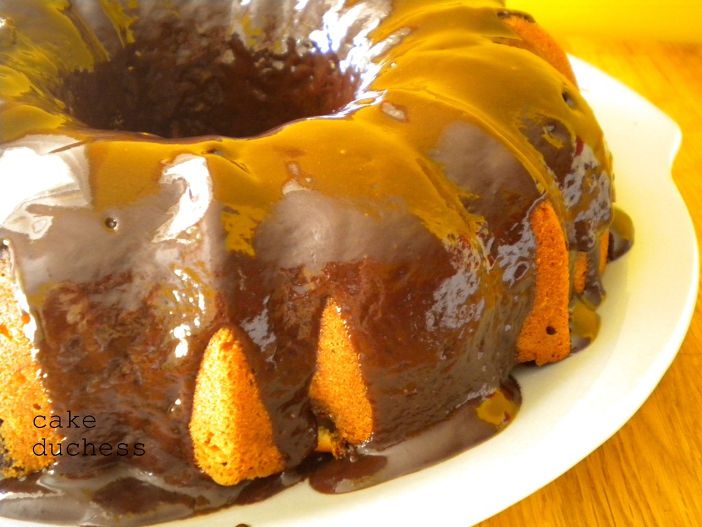 [caramelapplecakewm2[5].jpg&description=Caramel Apple Bundt Cake with Nutella Ganache')]