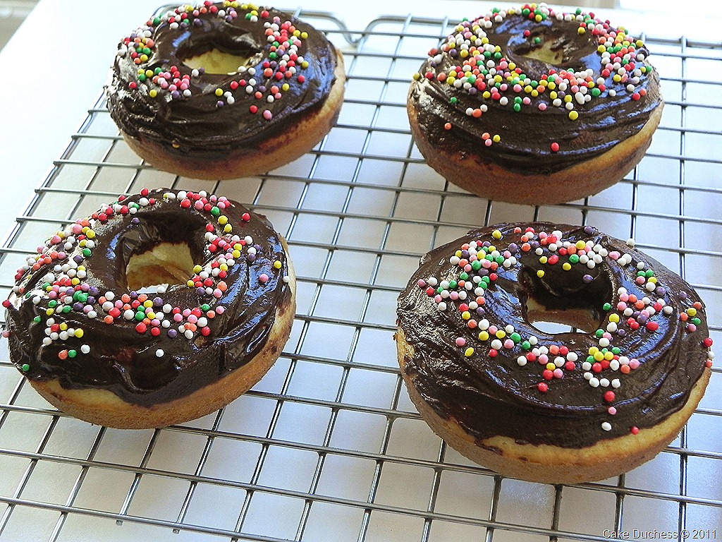 [cakedonut4[9].jpg&description=Baked Cake Donuts with Chocolate Glaze')]