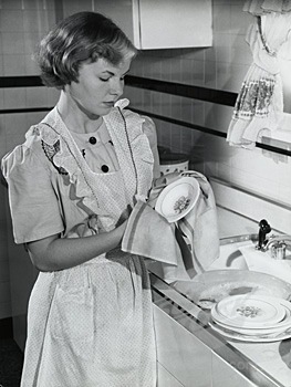 [cleaning dishes[3].jpg]