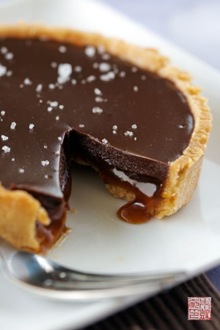 [chocolate caramel tart with sea salt[4].png]