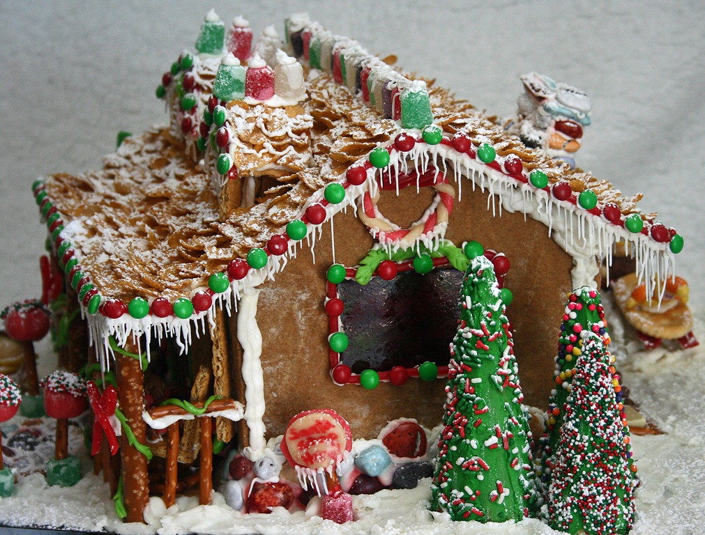 [WB Gingerbread House[5].jpg]