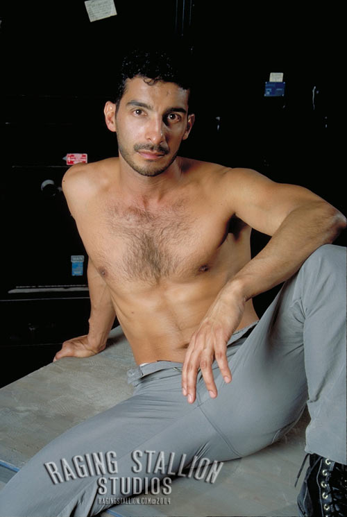 [muscle-hunk-gay-porn-star-Miguel-Leonn-04.jpg]