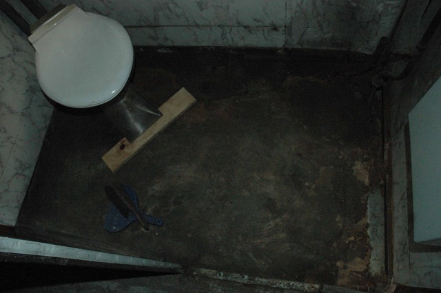[old toilet floor[2].jpg]